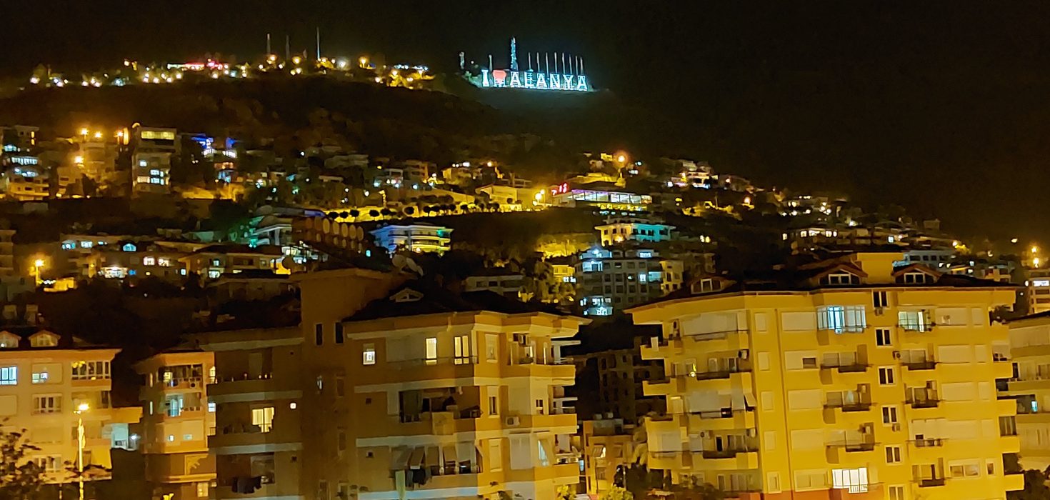Alanya Merkezde VatandaŞliĞa Uygun 6+1 Satilik Daİre 1